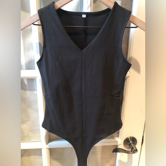 Double lined sleeveless sexy V neck tank tops fashion bodysuits in black size XS - Picture 10 of 10